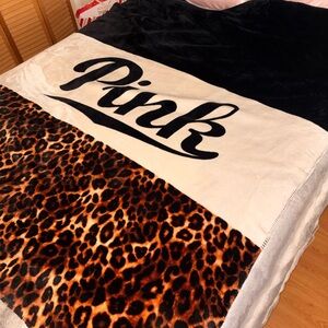 VS Pink block leopard Sherpa blanket RARE 60x70